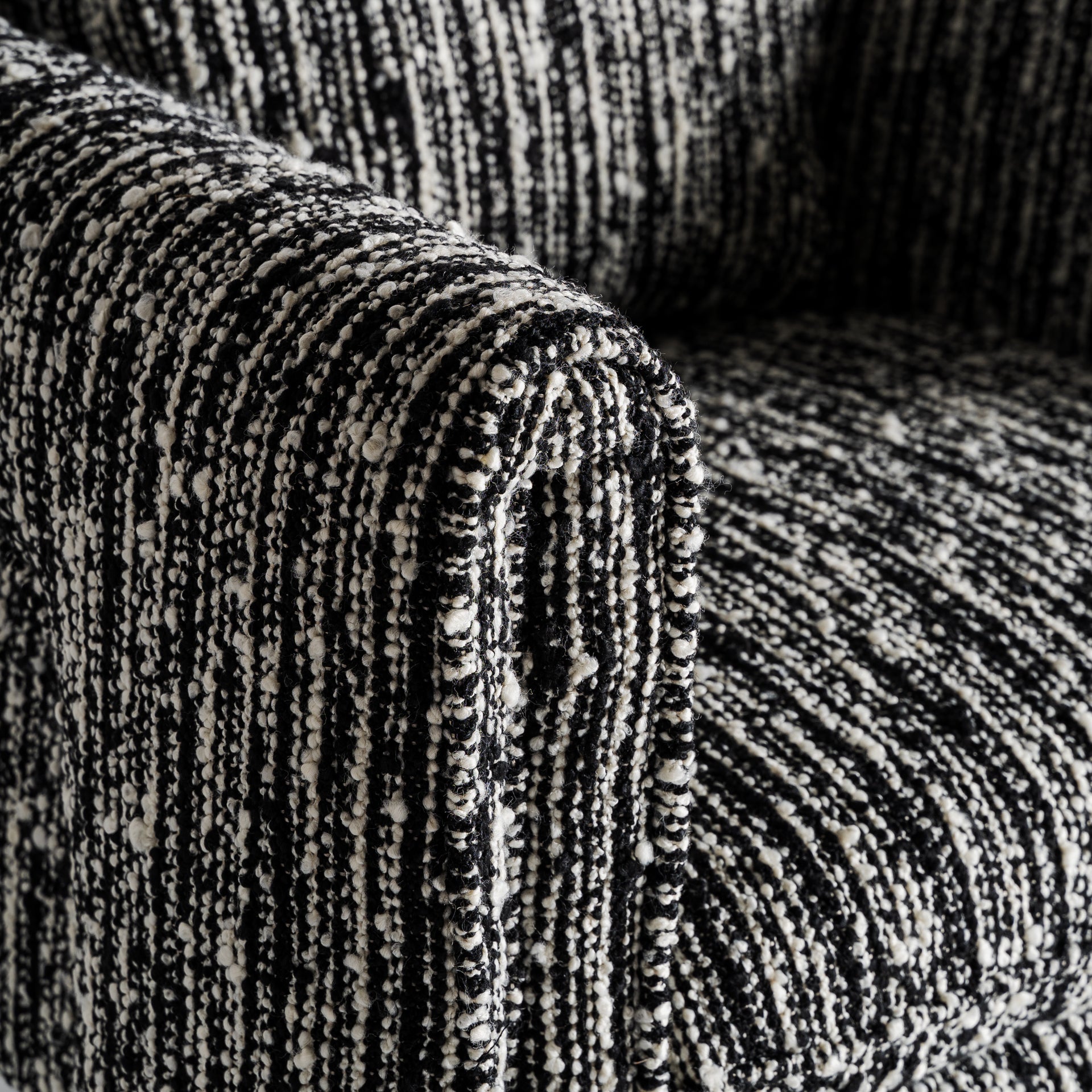 KOSTOV ARMCHAIR